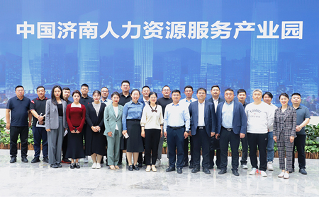 青島市市南區(qū)及濟南市歷下區(qū)團區(qū)委領導、企業(yè)家一行蒞臨有人物聯網參觀交流